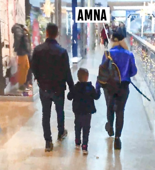 Amna a ieșit la mall cu fiul ei, dar și cu soțul de care a divorțat acum 6 luni