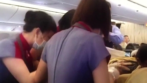 Această femeie a născut un bebeluş în avion, iar micuţul a primit instant zboruri gratuite pe viaţă!