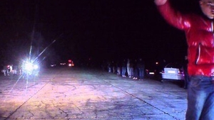 Acest tânăr a fost înjunghiat în timpul unei curse ilegale de maşini! Totul s-a întâmplat pe una dintre pistele Aeroportului din Craiova