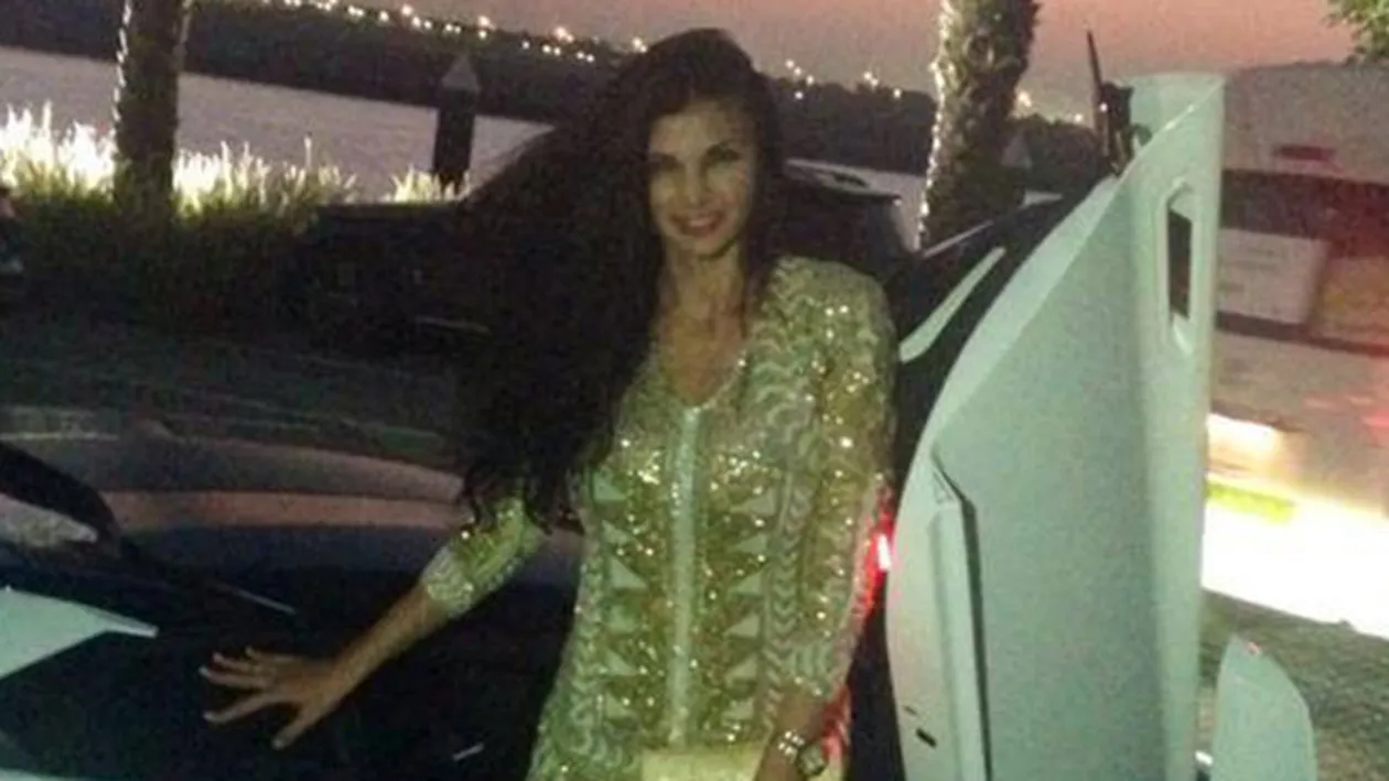 Duce o viata lipsita de griji! Ramona Gabor s-a fotografiat in timp ce face asta imbracata in costum de baie!