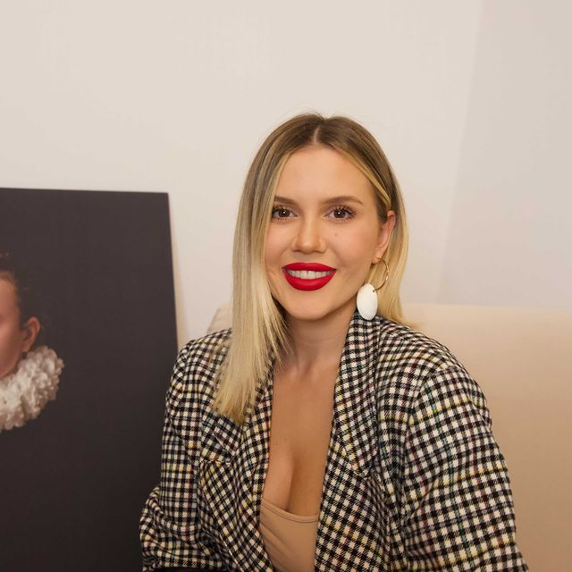 Emily Burghelea comentează ținutele mămicilor anului 2021