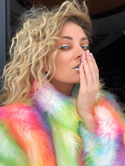 Delia și-a schimbat look-ul înainte de Paște: „Ție chiar îți stă bine cu orice culoare și coafură”