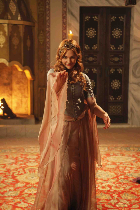 Meryem Uzerli este una dintre cele mai apreciate actriţe, cunoscând un succes răsunator în întreaga lume după ce a jucat rolul sultanei Hurrem din serialul fenomen “Suleyman Magnificul”