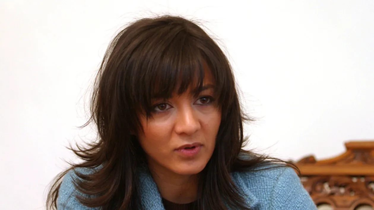Gravida in luna saptea, Oana Mizil a facut galerie pentru Vanghelie la Curtea de Casatie! Vezi ce face saptamanal edilul !