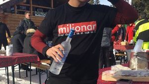 Intalnire cu Milionarul maine  la 12 00 pe Vespasian 59!