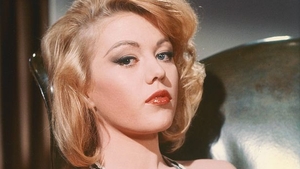 A murit Margaret Nolan, modelul din seria James Bond