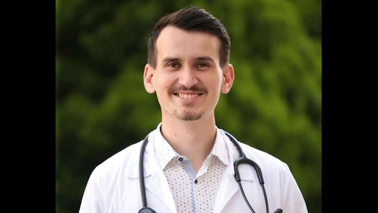 Familia lui Emanuel Mirel Luca, medicul rezident de 28 de ani găsit mort în casă, declarații cutremurătoare: ”Mi-am dat copilul jertfă sistemului sanitar din România!”