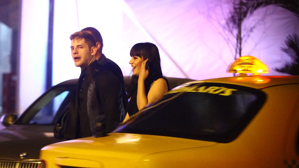 Vanghelie jr. a terminat-o cu blondele! Vezi ce bruneta l-a ametit de tot la mare, in mini-vacanta de 1 Mai!