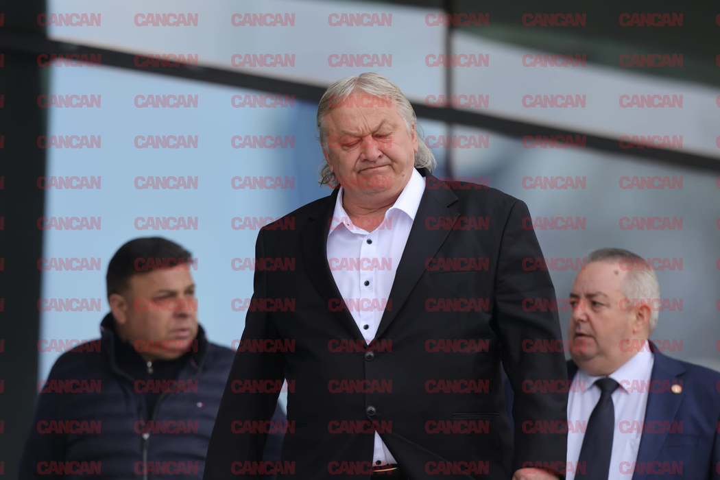Politicieni, foști jucători și sute de fani își iau rămas bun de la Mircea Lucescu. Ultima zi de omagiu pe Arena Națională