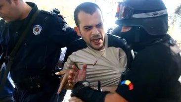 În 2005, a asasinat o familie întreagă din Giuleşti. ”Monstrul elveţian” s-a răzvrătit în închisoarea de la Giurgiu: ”Sunt tratat ca un animal!” Criminalul este condamnat pe viaţă, dar...