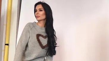 Unii dau banii ăştia pe casă, ea pe o ţinută! Brigitte Sfăt a cheltuit o sumă colosală pentru vestimentaţia purtată la ziua ei de naştere