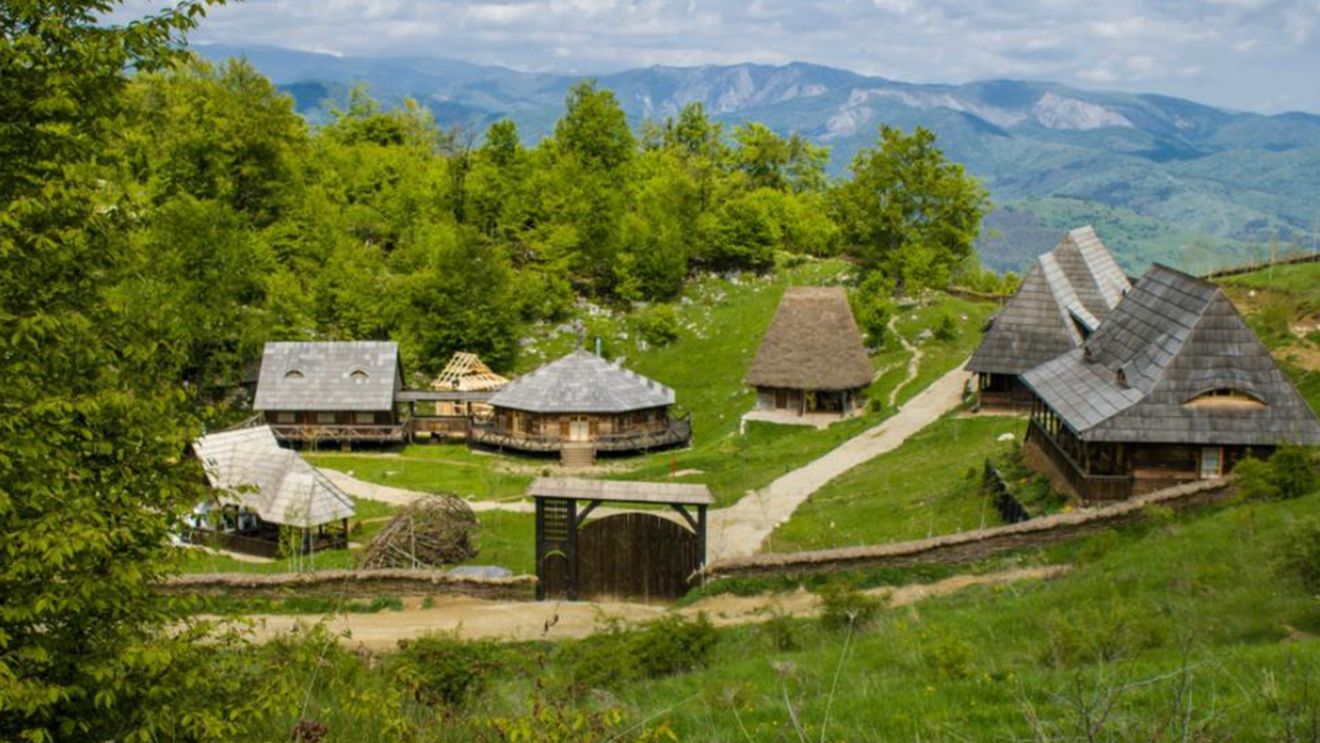 Ținutul traversat de Transapuseana cu locuri uitate de lume. Care sunt cele mai frumoase sate din Munții Apuseni