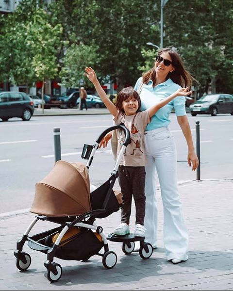 Dana Rogoz nu îi mai ascunde fața fetiței sale! E superbă Lia Elena, iar detaliile din poza de colecție au atras toate privirile