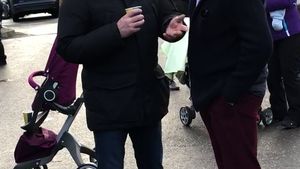 VIDEO EXCLUSIV. Şuşoteli la baza pârtiei din Poiană. Primele imagini cu milionarul secret al României. Nicio fotografie cu el nu a fost publicată până azi!