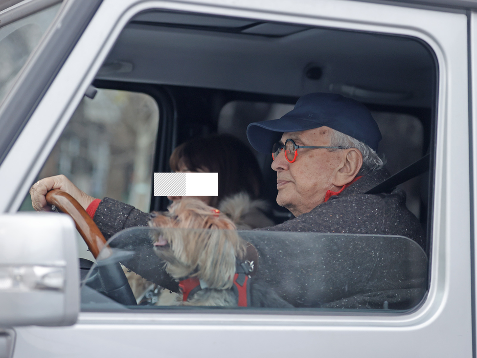 Yorkie-ul său are un loc special, atât în inimă, cât și în mașină