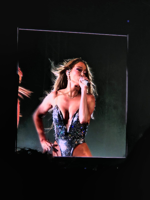 Jennifer Lopez, mesaj emoționant pentru românii din Piața Constituției. Artista a creat isterie: ”Îmi doresc asta pentru voi!”