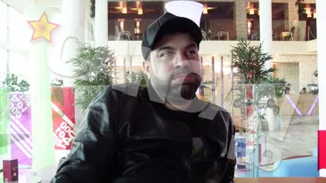 Ce giugiuleala, frate, pe bancheta din spate! Salam asaltat, sarutat, calarit si sufocat de o bruneta!