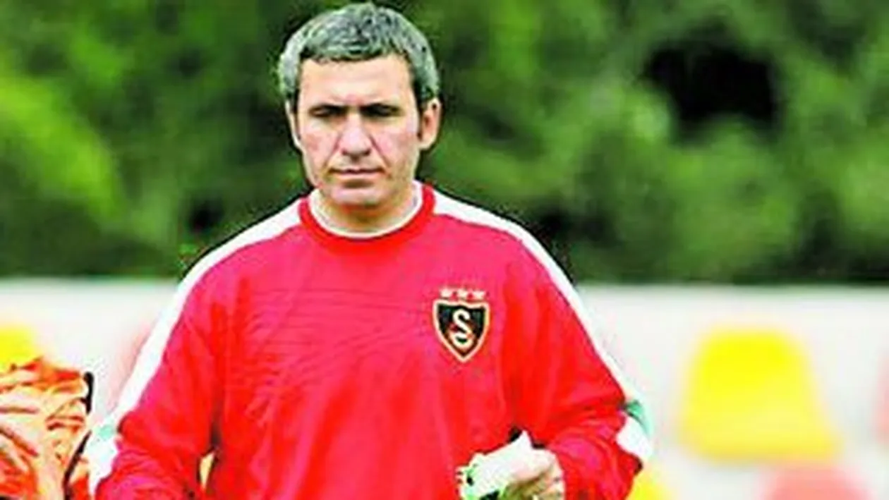 Hagi si-a sarbatorit ziua de nastere la masa cu elevii lui