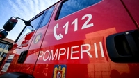 Explozie puternică într-un bloc din Galați, urmată de incendiu. Trei oameni au fost răniți