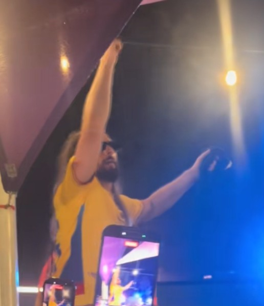Salvatore Ganacci s-a ”rupt” pe manele la Nibiru! DJ-ul s-a distrat în mulțime ca un fan adevărat