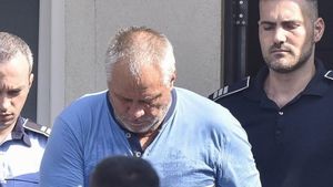 Noi probe în cazul crimelor din Caracal, căutate într-un lan de floarea soarelui din localitate