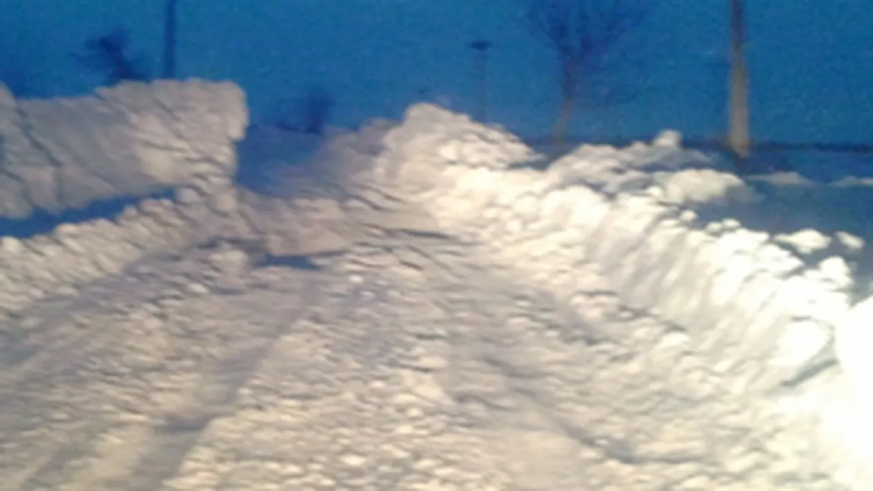 Doua tronsoane DN, A2 si alte 33 de drumuri judetene sunt inchise din cauza zapezii!