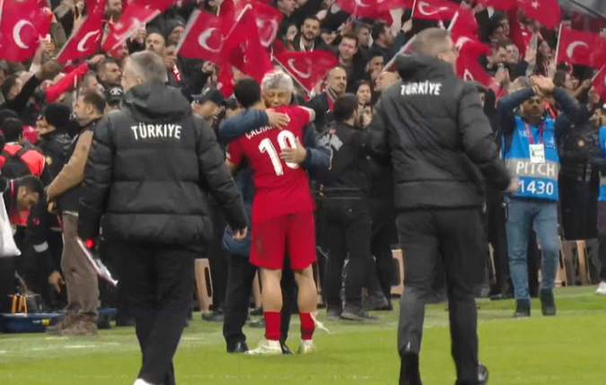 Ultima apariție publică a lui Mircea Lucescu a fost în timpul meciului Turcia - România, disputat la Istanbul pe 26 martie 2025/ sursă foto: social media