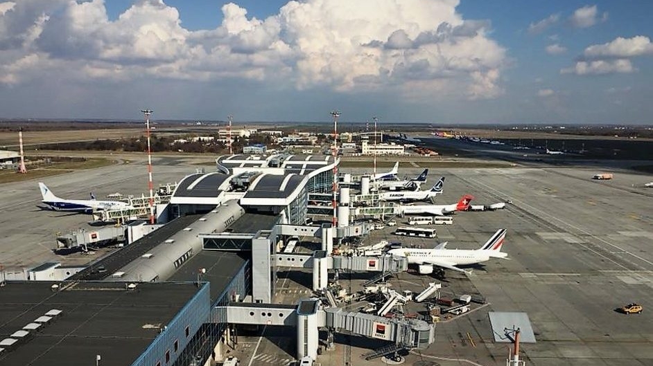 Jucătorii lui CFR Cluj, blocați pe aeroportul din Glasgow! Bagaj suspect într-un avion