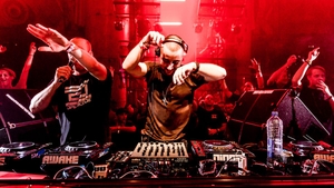 Un cunoscut DJ a fost înjunghiat de propriul tată!  Artistul este internat în spital, în stare critică