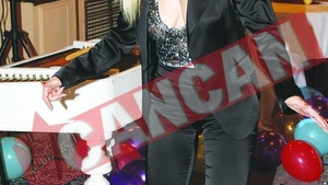 Elena Udrea, prezentatoare de stiri muzicale