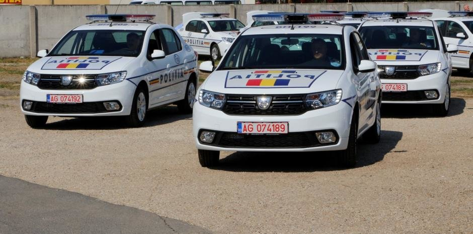 FOTO. Poliția română a prezentat mașinile în care vor sta arestații. Cum arată și ce dotări au noile Dacia Logan