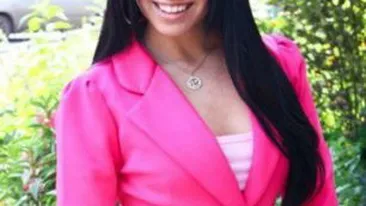 La 18 ani si-a vandut VIRGINITATEA la licitatie! Sunt noua, nefolosita! Cum arata fata si cati bani a primit