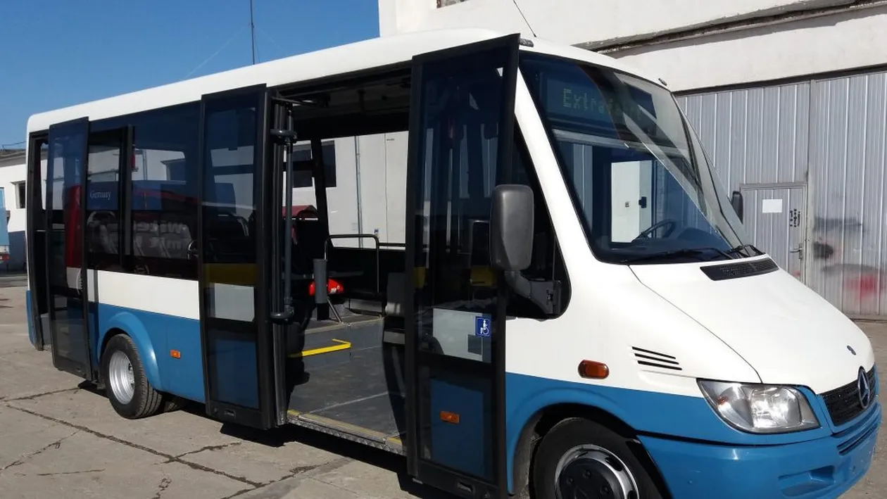 O tânără din Vaslui a comis-o: „Făă, vezi că ți-ai uitat Balenciaga în microbuz”. FOTO