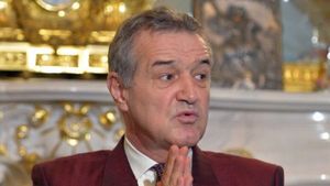 Prima reacţie a lui GIGI BECALI după ce CRISTI BORCEA a fost internat în spital!