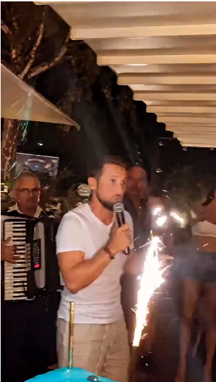 Dani Oțil și-a sărbătorit ziua de naștere cu mare fast și cu o puzderie de vedete