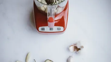 Blender de mână sau blender cu vas, pe care să-l alegi?