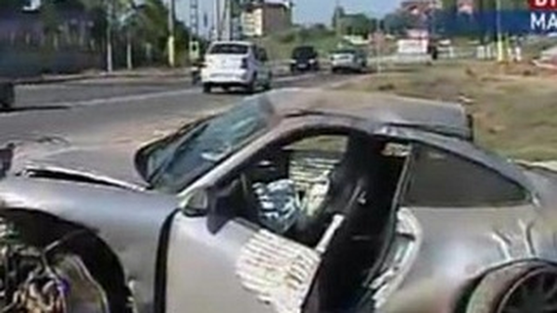 Fiica fostului ministru al Tineretului Georgiu Gingaras, ranita intr-un teribil accident rutier produs la Mamaia! Porsche-ul in care se afla s-a facut praf din cauza vitezei!
