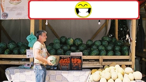 Fabulos! Ce imprimat un gospodar din Dăbuleni pe banner ca să își facă reclamă și să își vândă pepenii