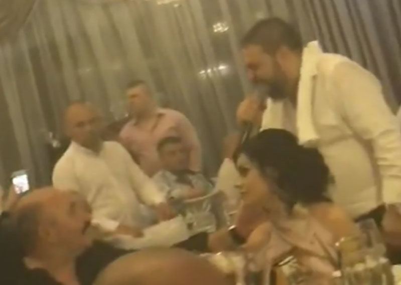 Nuţu Cămătaru a fost numai un zâmbet la botezul fiului său