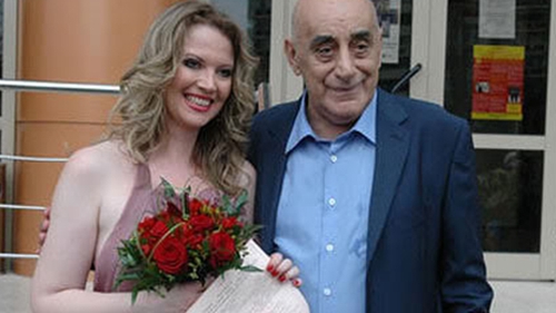 Oana Lis s-a pozat goala in pat! Fanii sunt oripilati! " Nu te apleca prea mult ca o sa calci pe sani!"