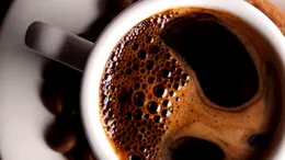Ce să pui în cafeaua de dimineaţă ca să slăbești văzând cu ochii