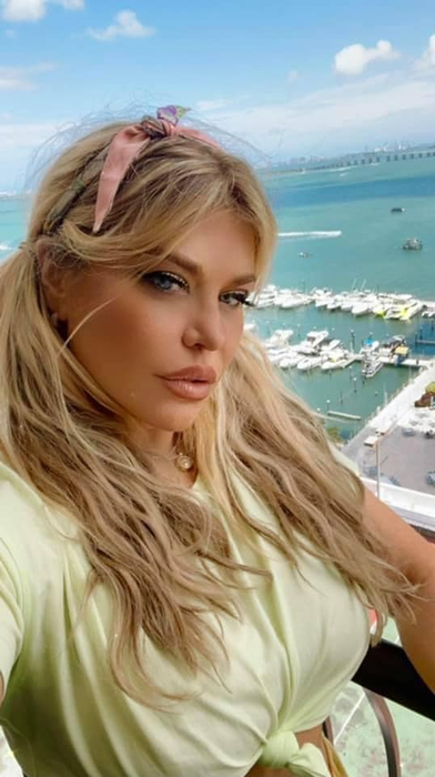 Loredana Groza împlinește 51 de ani astăzi! Ce ținută sexy a purtat la petrecerea de la care nu au lipsit manelele | VIDEO