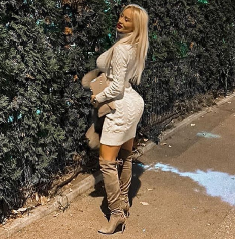 Simona Trașcă, una dintre cele mai sexy blonde din showbiz