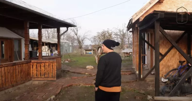 Cum arată casa de la țară a lui Puya. Locuința a fost renovată chiar de artist