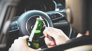 Nuntă cu peripeții la Buzău! După câteva pahare de alcool, o femeie a furat duba lăutarilor și a făcut accident. Unde a fost găsită la scurt timp