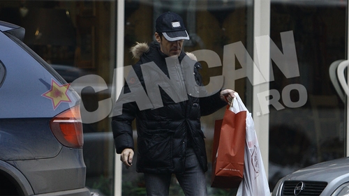 VIDEO Stefan Banica Jr. i-a luat locul lui Mos Craciun! Vezi ce cadouri a cumparat artistul pentru sotia si copiii lui