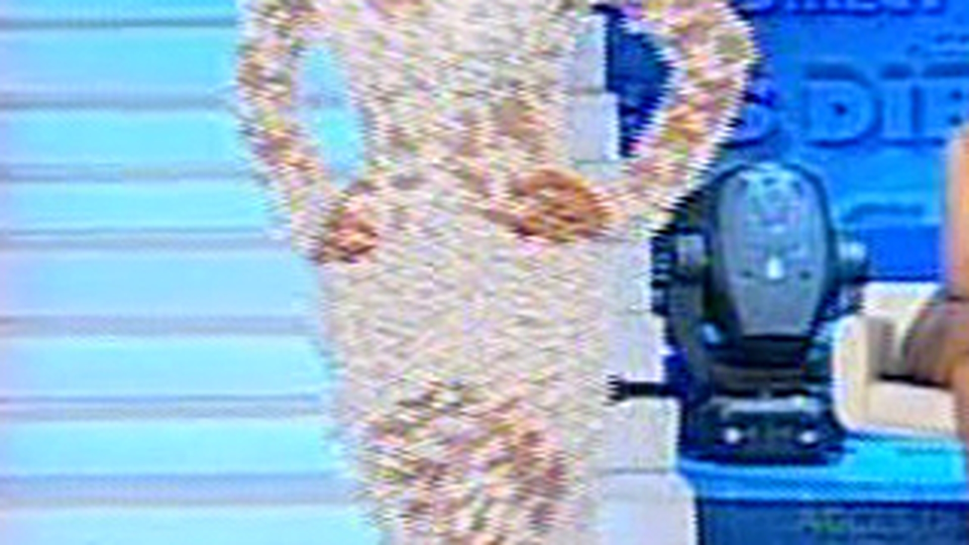 Uite ce rochie de mireasa sexy si-a ales viitoarea sotia Burlacului! E aproape transparenta!