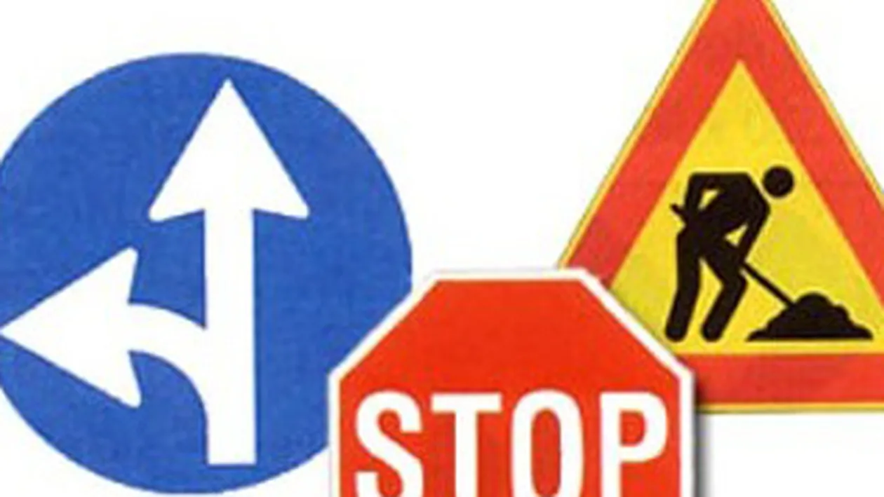 Doi barbati, cercetati penal pentru furtul a zece indicatoare rutiere