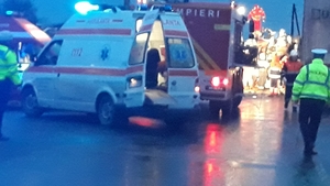 Accident cumplit pe DN6! Două TIR-uri s-au ciocnit violent, iar unul dintre șoferi a rămas încarcerat