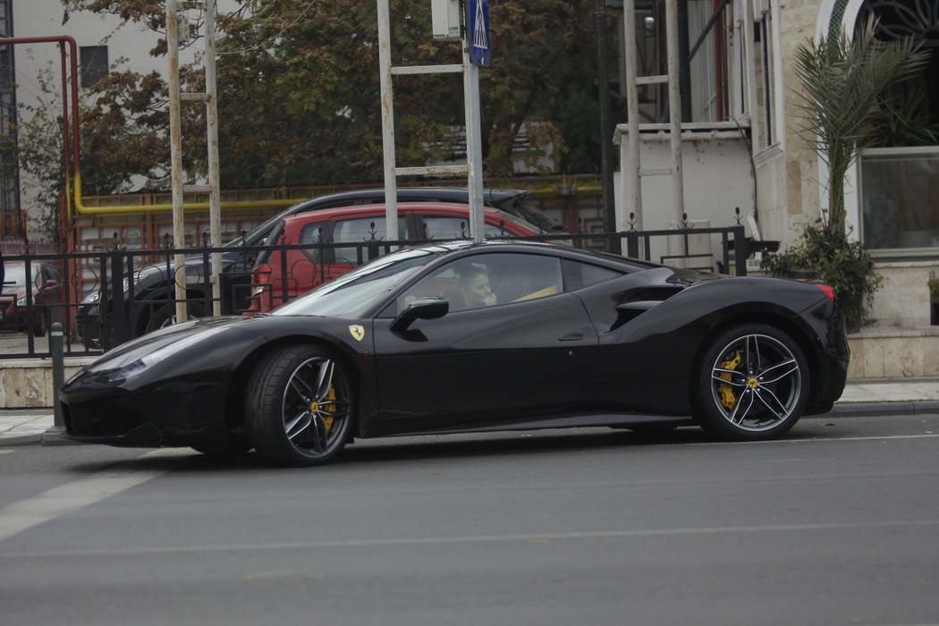 Anamaria Prodan, la volanul unui Ferrari 488 GTB